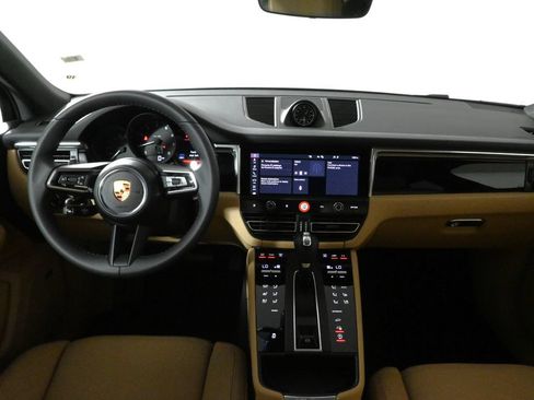 Used 2025 Porsche Macan AWD/4WD image 17