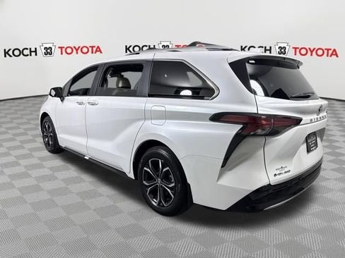 New 2025 Toyota Sienna Platinum image 6