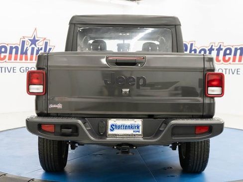 Used 2020 Jeep Gladiator Sport image 6