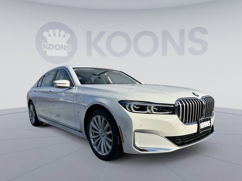 Used 2022 BMW 740i xDrive w/ Premium Package image 10