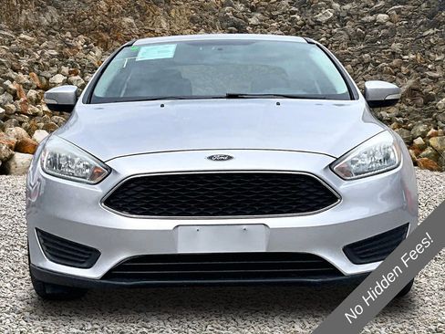 Used 2016 Ford Focus SE FWD image 3