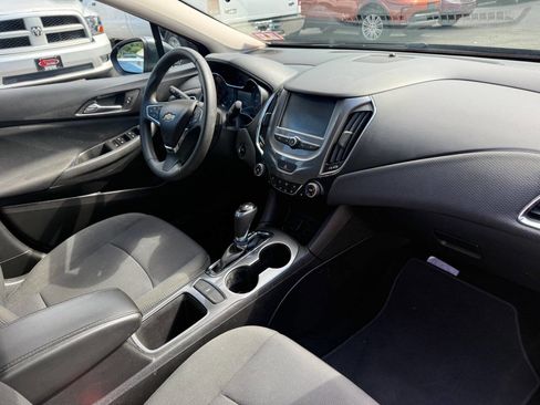 Used 2017 Chevrolet Cruze LT w/ Convenience Package FWD image 20