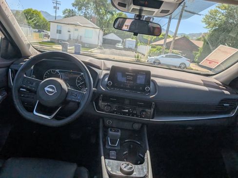 Used 2023 Nissan Rogue SV w/ SV Premium Package AWD/4WD image 9