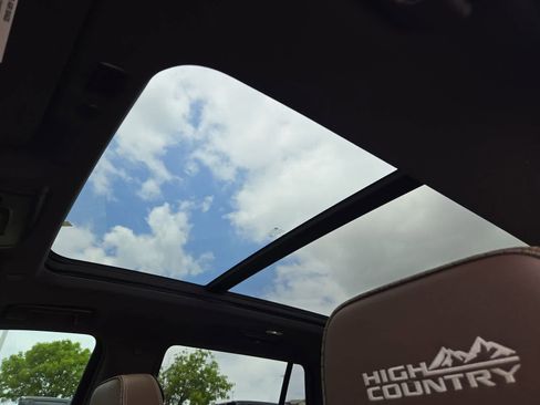 Used 2021 Chevrolet Tahoe High Country w/ Premium Package AWD/4WD image 17