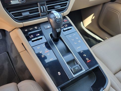 Certified 2023 Porsche Macan image 22