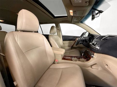 Used 2012 Toyota Highlander Limited image 38