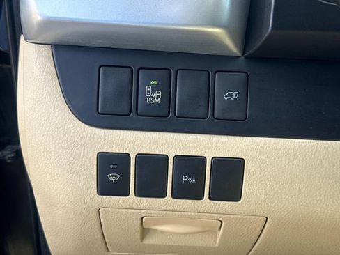 Used 2014 Toyota Highlander Limited FWD image 26
