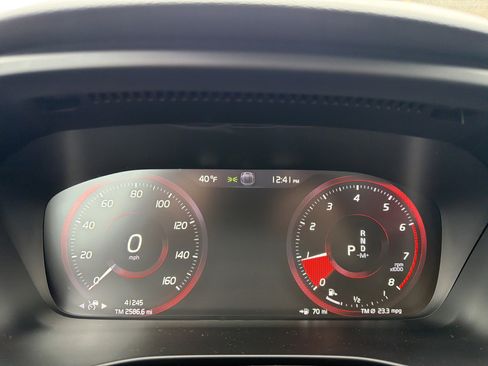 Used 2019 Volvo XC40 T5 R-Design image 17