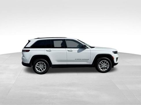 Used 2025 Jeep Grand Cherokee Laredo X w/ Luxury Tech Group I AWD/4WD image 2