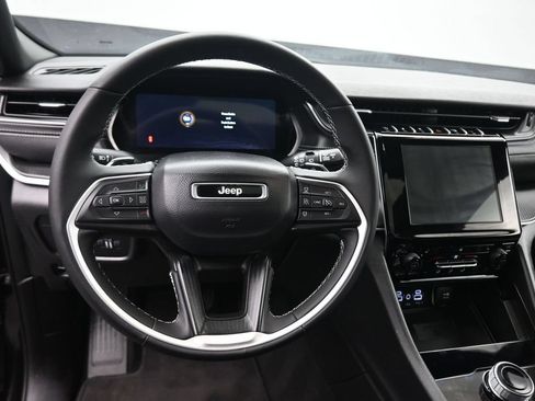 Used 2025 Jeep Grand Cherokee L Altitude AWD/4WD image 14