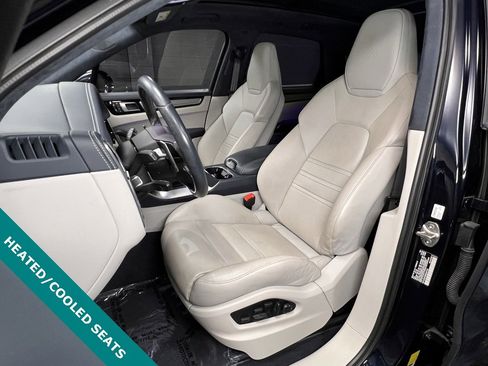 Used 2022 Porsche Cayenne Turbo image 3