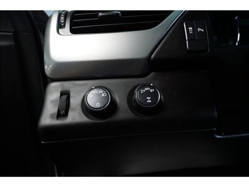 Used 2018 Chevrolet Suburban LS image 18