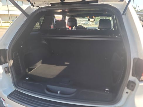 Used 2019 Jeep Grand Cherokee Altitude image 13
