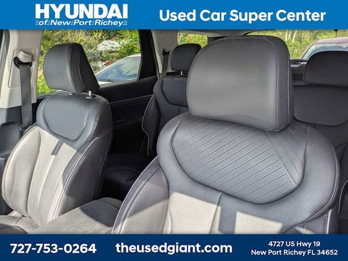 Used 2024 Hyundai Palisade SEL w/ Premium Package FWD image 3
