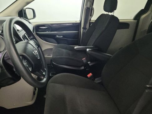 Used 2019 Dodge Grand Caravan SE w/ UConnect Hands-Free Group FWD image 17
