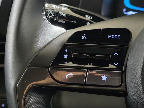 Certified 2025 Hyundai Elantra Sport image 32