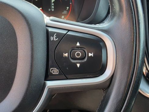 Used 2019 Volvo XC60 T6 Momentum w/ Multimedia Package image 34