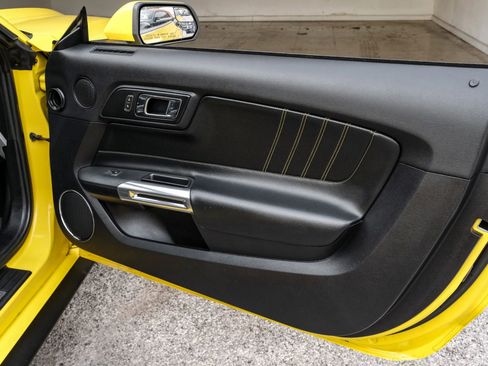 Used 2016 Ford Mustang Premium image 40