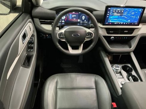Used 2025 Ford Explorer Active w/ Active Comfort Package image 12