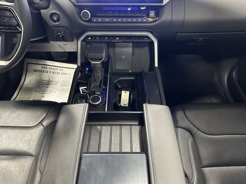 Used 2025 Toyota Tundra Platinum AWD/4WD image 40