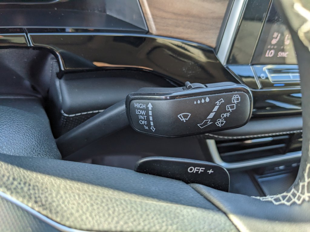 Certified 2024 Volkswagen Atlas SE FWD image 31