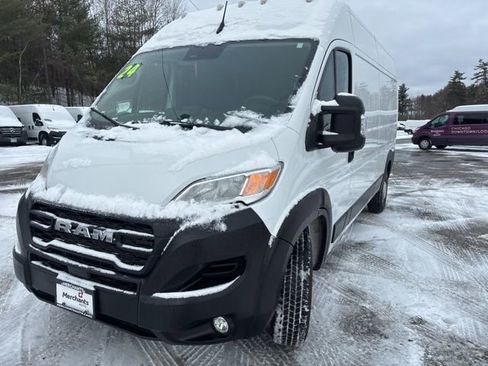 Used 2024 RAM ProMaster 2500 w/ Convenience Group image 3