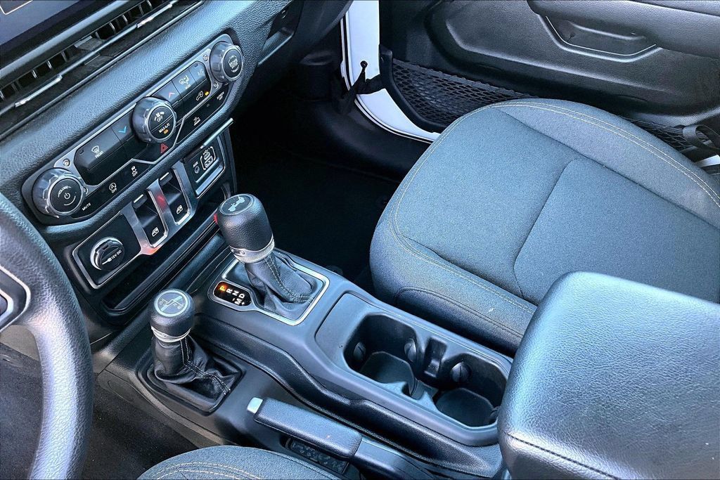 Certified 2025 Jeep Wrangler Sport AWD/4WD image 11