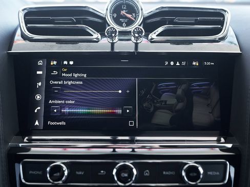 Used 2022 Bentley Bentayga image 57