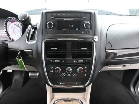 Used 2013 Dodge Grand Caravan SXT FWD image 29