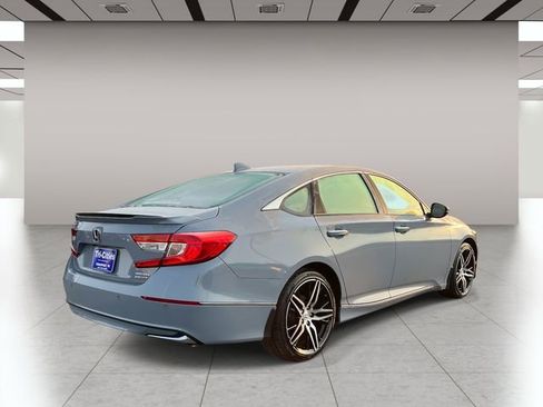 Used 2022 Honda Accord Touring image 3