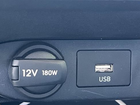 Used 2025 Hyundai Elantra Limited FWD image 20