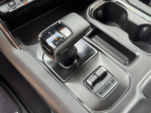Used 2025 GMC Sierra 1500 AT4 w/ Technology Package AWD/4WD image 19
