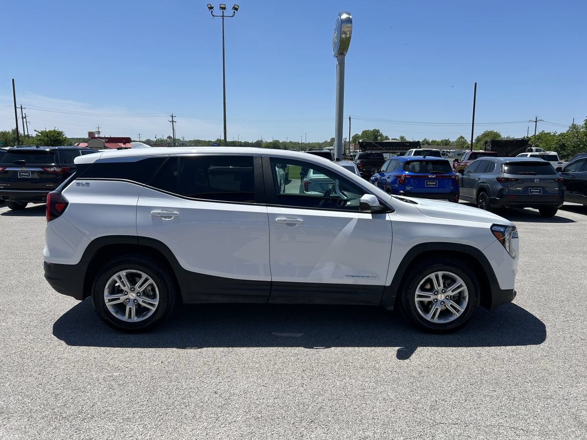 Used 2023 GMC Terrain SLE FWD image 4