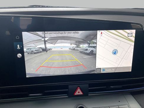Certified 2025 Hyundai Elantra Limited FWD image 29