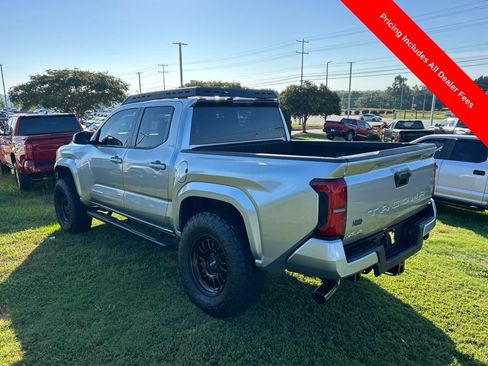 Used 2025 Toyota Tacoma SR5 AWD/4WD image 8