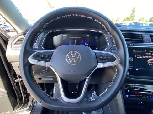 Used 2024 Volkswagen Tiguan SE image 23