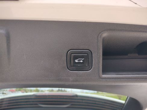 Used 2020 GMC Terrain SLE w/ Driver Convenience Package AWD/4WD image 17