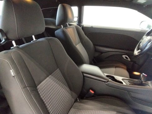 Used 2023 Dodge Challenger SXT image 34