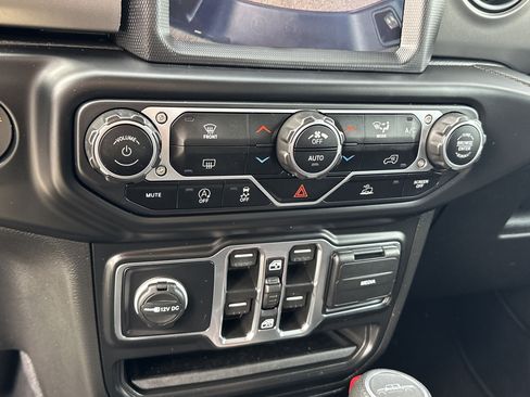 Used 2023 Jeep Gladiator Sport image 23