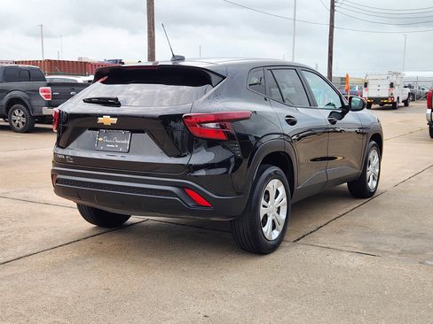 Certified 2025 Chevrolet Trax LS FWD image 6