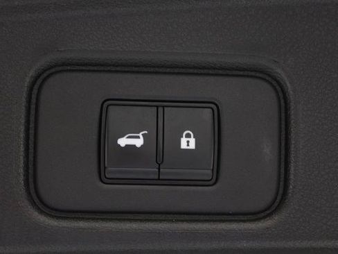 Certified 2023 Nissan Pathfinder SL w/ Black Appearance Package FWD image 19