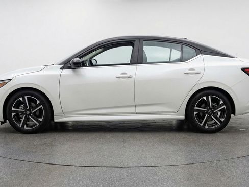 Used 2025 Nissan Sentra SV image 5