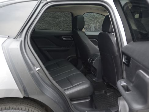 Used 2020 Jaguar F-PACE Premium image 27