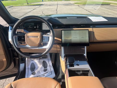 Used 2025 Land Rover Range Rover SE AWD/4WD image 15