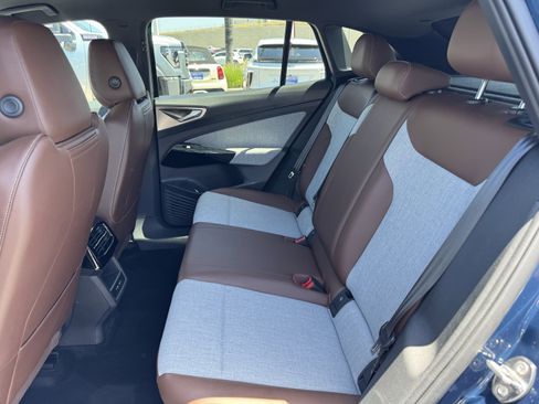 Used 2023 Volkswagen ID.4 Pro RWD image 31