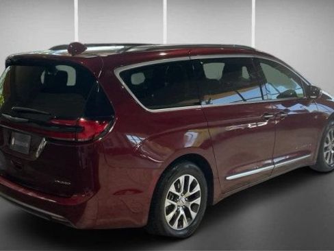Used 2021 Chrysler Pacifica Pinnacle FWD image 8