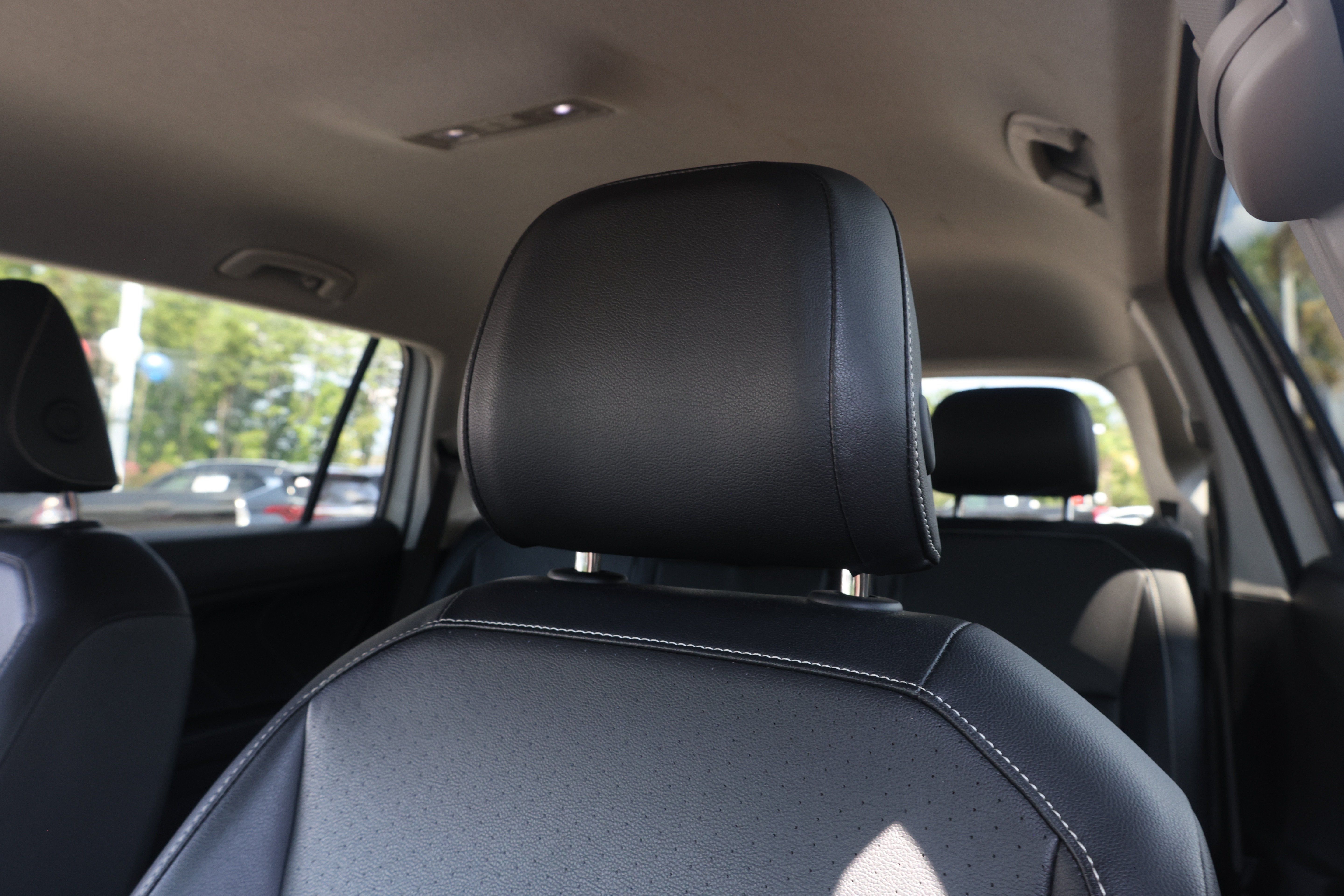 Used 2024 Volkswagen Tiguan SE AWD/4WD image 17