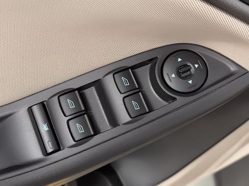 Used 2016 Ford Focus SE FWD image 15