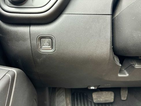 Certified 2023 Chevrolet Silverado 1500 Custom image 17