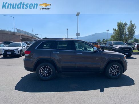 Used 2018 Jeep Grand Cherokee Limited AWD/4WD image 8